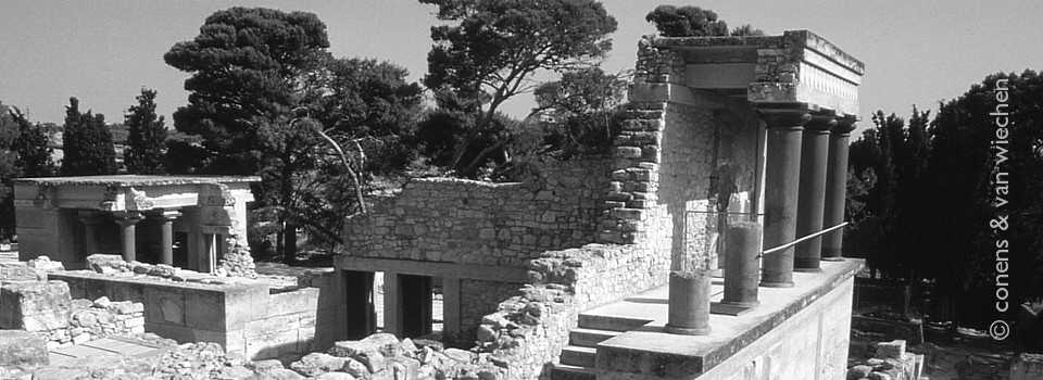 kleurrijke, minoïsche knossos-ruïne op kreta